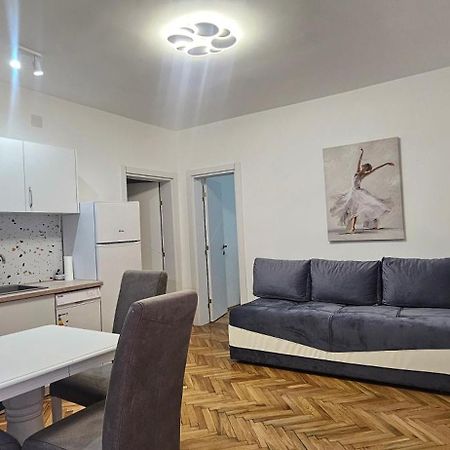 Dika Apartment بار المظهر الخارجي الصورة