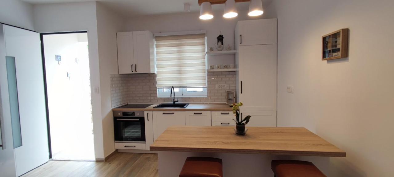 Dika Apartment بار المظهر الخارجي الصورة
