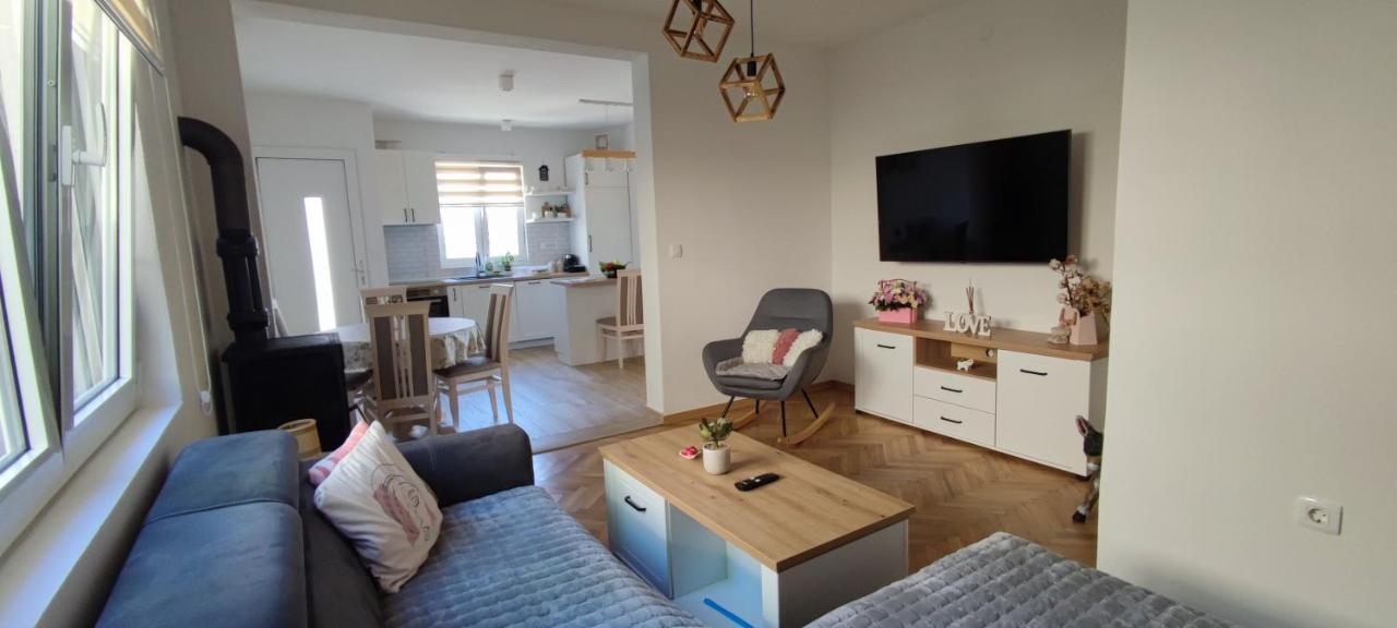 Dika Apartment بار المظهر الخارجي الصورة