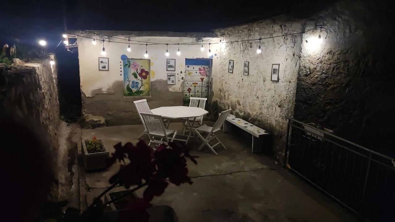 Dika Apartment بار المظهر الخارجي الصورة